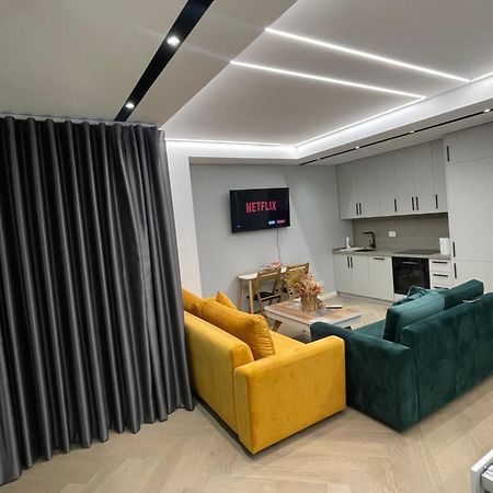 Luxury One Bedroom Apartment Тирана Екстер'єр фото