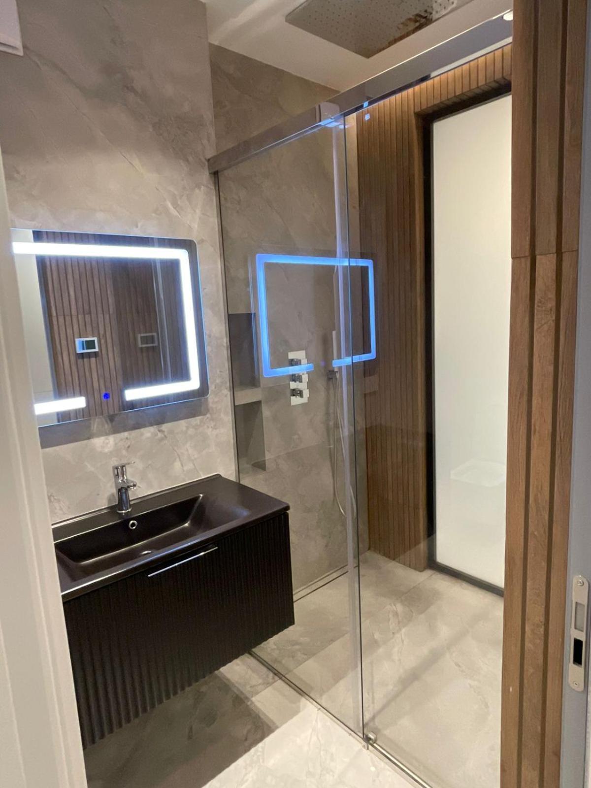 Luxury One Bedroom Apartment Тирана Екстер'єр фото