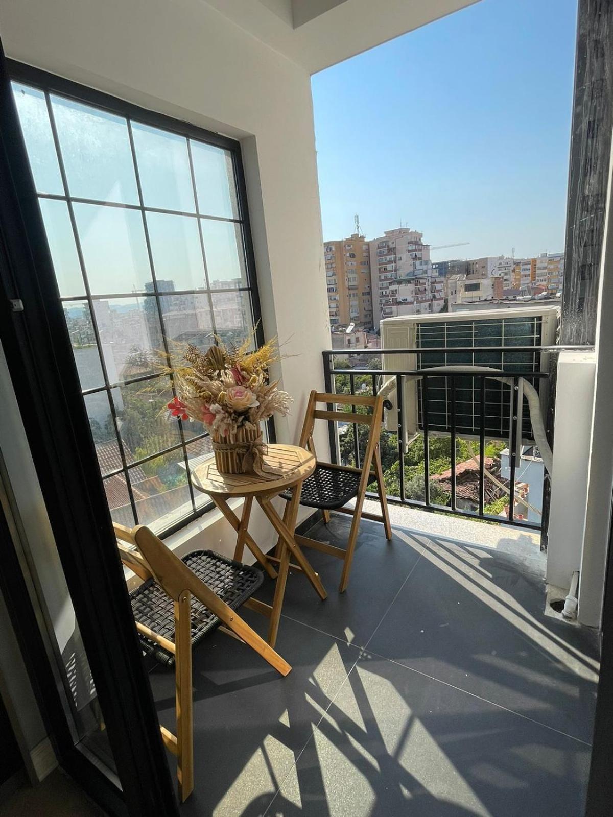Luxury One Bedroom Apartment Тирана Екстер'єр фото
